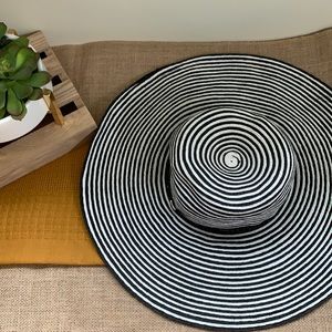 Banana Republic Floppy Sun Hat